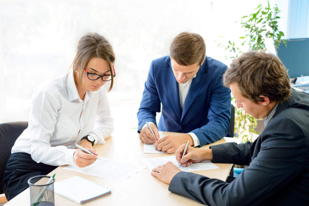 Sign document at home. Финансовые услуги. Солиситор. Юристы в англии. Signing agent.